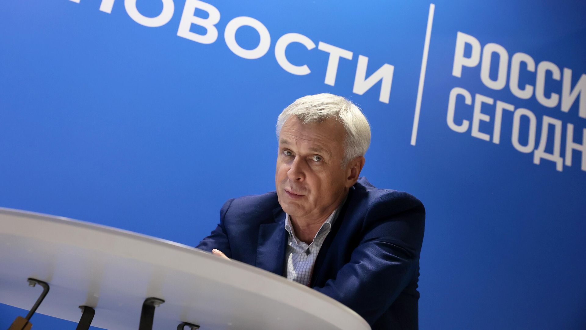 Губернатор Магаданской области Сергей Носов у стенда МИА Россия сегодня на международном военно-техническом форуме Армия-2021 - РИА Новости, 1920, 23.08.2021