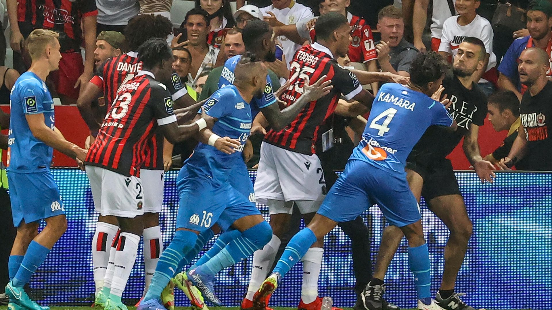 Marseille's French midfielder Dimitri Payet (C) reacts as players stop a fan (R) invading the pitch during the French L1 football match between OGC Nice and Olympique de Marseille (OM) at the Allianz Riviera stadium in Nice, southern France on August 22, 2021. - The French Ligue 1 game between Nice and Marseille was halted on August 22, 2021, when fans of the home side invaded the pitch and angrily confronted opposing player Dimitri Payet. An AFP journalist at the game said trouble flared in the 75th minute when Marseille star Payet, who had been targeted by plastic bottles every time he took a corner, lobbed one back into the stands. (Photo by Valery HACHE / AFP) Marseille's French midfielder Dimitri Payet (C) reacts as players stop a fan (R) invading the pitch during the French L1 football match between OGC Nice and Olympique de Marseille (OM) at the Allianz Riviera stadium in Nice, southern France on August 22, 2021. - The French Ligue 1 game between Nice and Marseille was halted on August 22, 2021, when fans of the home side invaded the pitch and angrily confronted opposing player Dimitri Payet. An AFP journalist at the game said trouble flared in the 75th minute when Marseille star Payet, who had been targeted by plastic bottles every time he took a corner, lobbed one back into the stands. (Photo by Valery HACHE / AFP) - РИА Новости, 1920, 23.08.2021