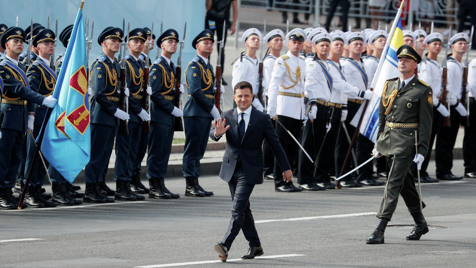 Президент Украины Владимир Зеленский на военном параде ко Дню независимости Украины в Киеве Президент Украины Владимир Зеленский на военном параде ко Дню независимости Украины в Киеве - РИА Новости, 1920, 24.08.2021