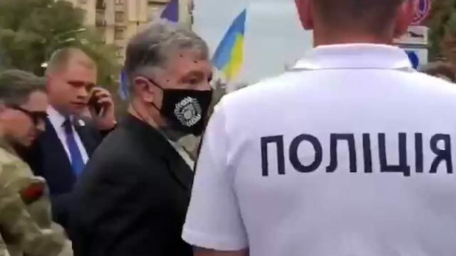 Экс-президента Украины Порошенко облили зеленкой в центре Киева Экс-президента Украины Порошенко облили зеленкой в центре Киева - РИА Новости, 1920, 24.08.2021