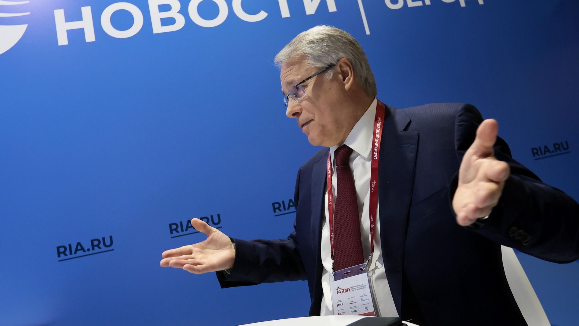 Ректор МГТУ имени Н. Э. Баумана Анатолий Александров у стенда МИА Россия сегодня на международном военно-техническом форуме Армия-2021 Ректор МГТУ имени Н. Э. Баумана Анатолий Александров у стенда МИА Россия сегодня на международном военно-техническом форуме Армия-2021 - РИА Новости, 1920, 25.08.2021