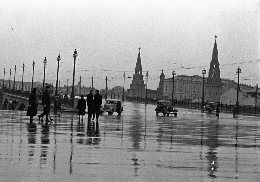 Вид на Московский Кремль со стороны Большого Каменного моста. Москва, 1937 год Вид на Московский Кремль со стороны Большого Каменного моста. Москва, 1937 год