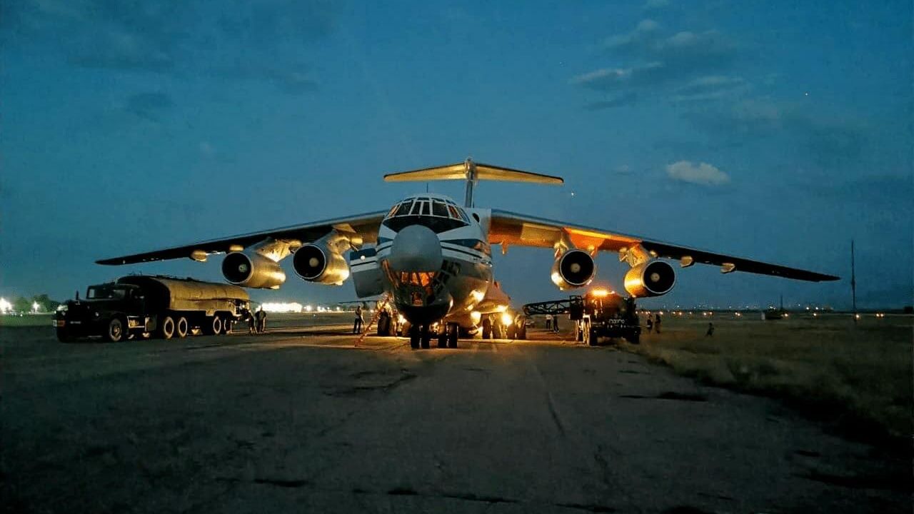 Российские военные вывозят россиян и граждан соседних стран из Афганистана Российские военные вывозят россиян и граждан соседних стран из Афганистана - РИА Новости, 1920, 26.08.2021