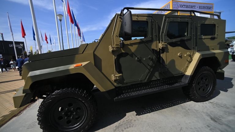 Легкий бронированный автомобиль Стрела, представленный на открытой экспозиционной площадке Конгрессно-выставочного центра Патриот в рамках международного военно-технического форума Армия-2021 Легкий бронированный автомобиль Стрела, представленный на открытой экспозиционной площадке Конгрессно-выставочного центра Патриот в рамках международного военно-технического форума Армия-2021