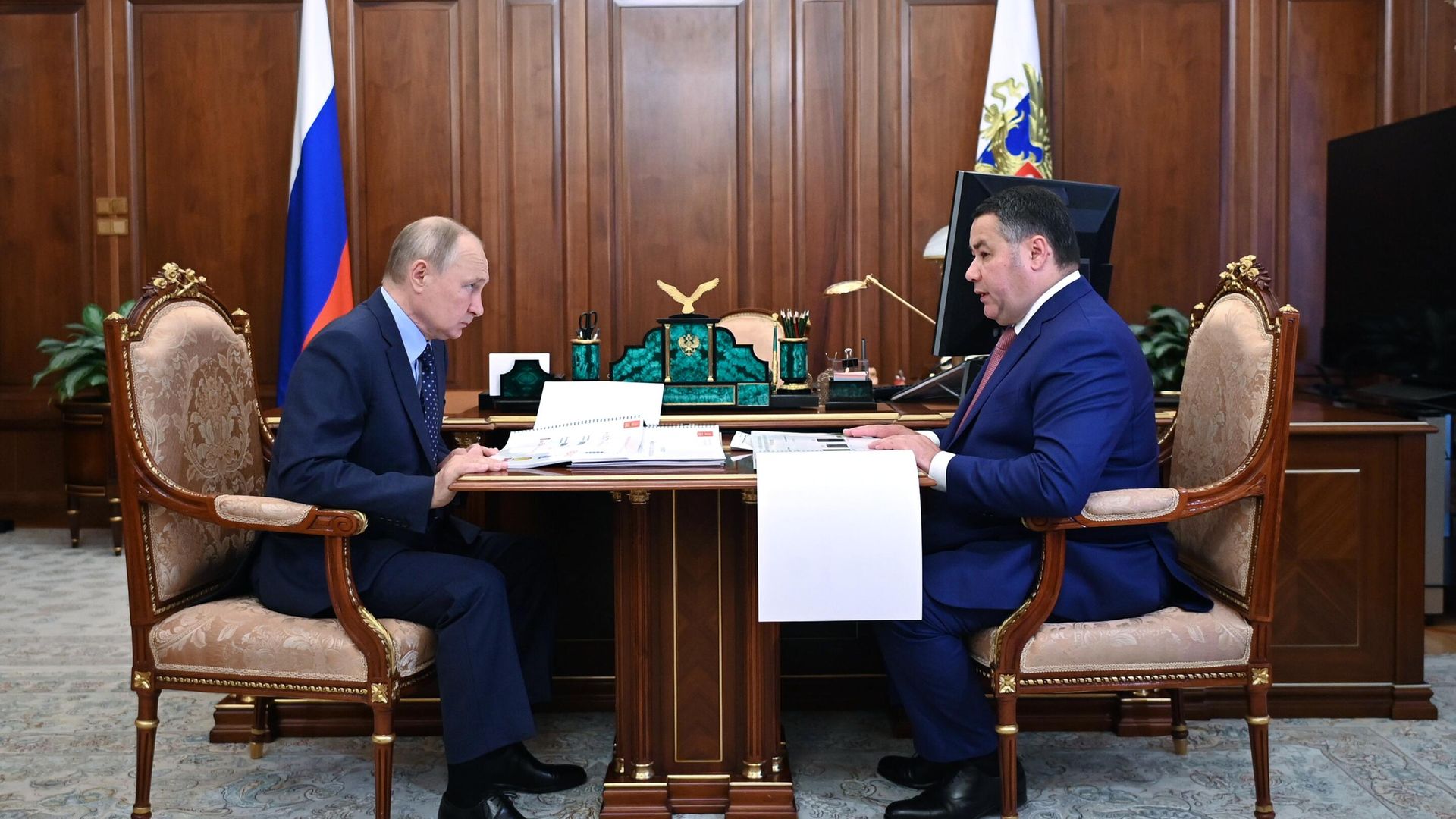 Президент РФ Владимир Путин и губернатор Тверской области Игорь Руденя во время встречи Президент РФ Владимир Путин и губернатор Тверской области Игорь Руденя во время встречи - РИА Новости, 1920, 30.08.2021