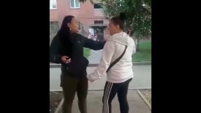 Драка и стрельба: в Новокузнецке поссорились две женщины Драка и стрельба: в Новокузнецке поссорились две женщины - РИА Новости, 1920, 31.08.2021