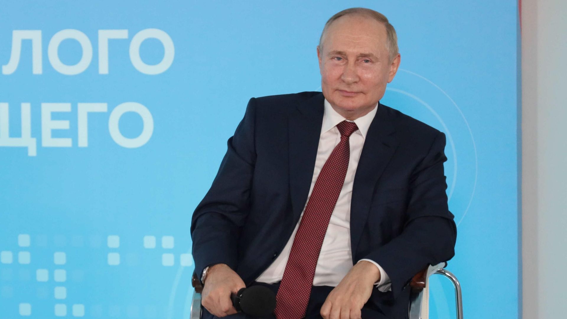 Президент РФ Владимир Путин во время приуроченной к Дню знаний встречи с учащимися школ во Владивостоке Президент РФ Владимир Путин во время приуроченной к Дню знаний встречи с учащимися школ во Владивостоке - РИА Новости, 1920, 01.09.2021