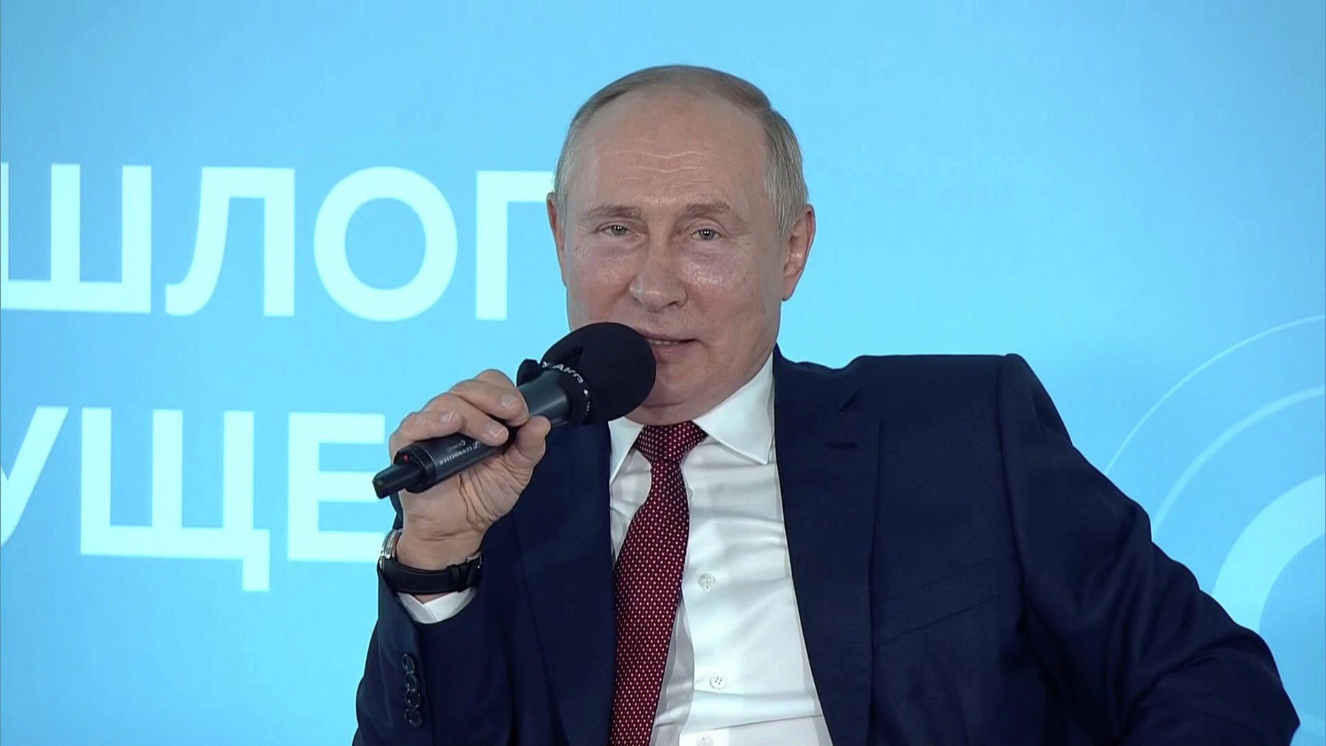 Школьник поправил Путина в вопросе про Северную войну во время открытого урока Школьник поправил Путина в вопросе про Северную войну во время открытого урока - РИА Новости, 1920, 01.09.2021