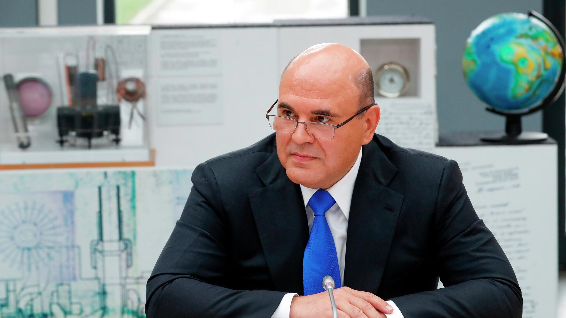 Председатель правительства РФ Михаил Мишустин во время посещения Физтех-лицея имени П. Л. Капицы в Долгопрудном Председатель правительства РФ Михаил Мишустин во время посещения Физтех-лицея имени П. Л. Капицы в Долгопрудном - РИА Новости, 1920, 01.09.2021