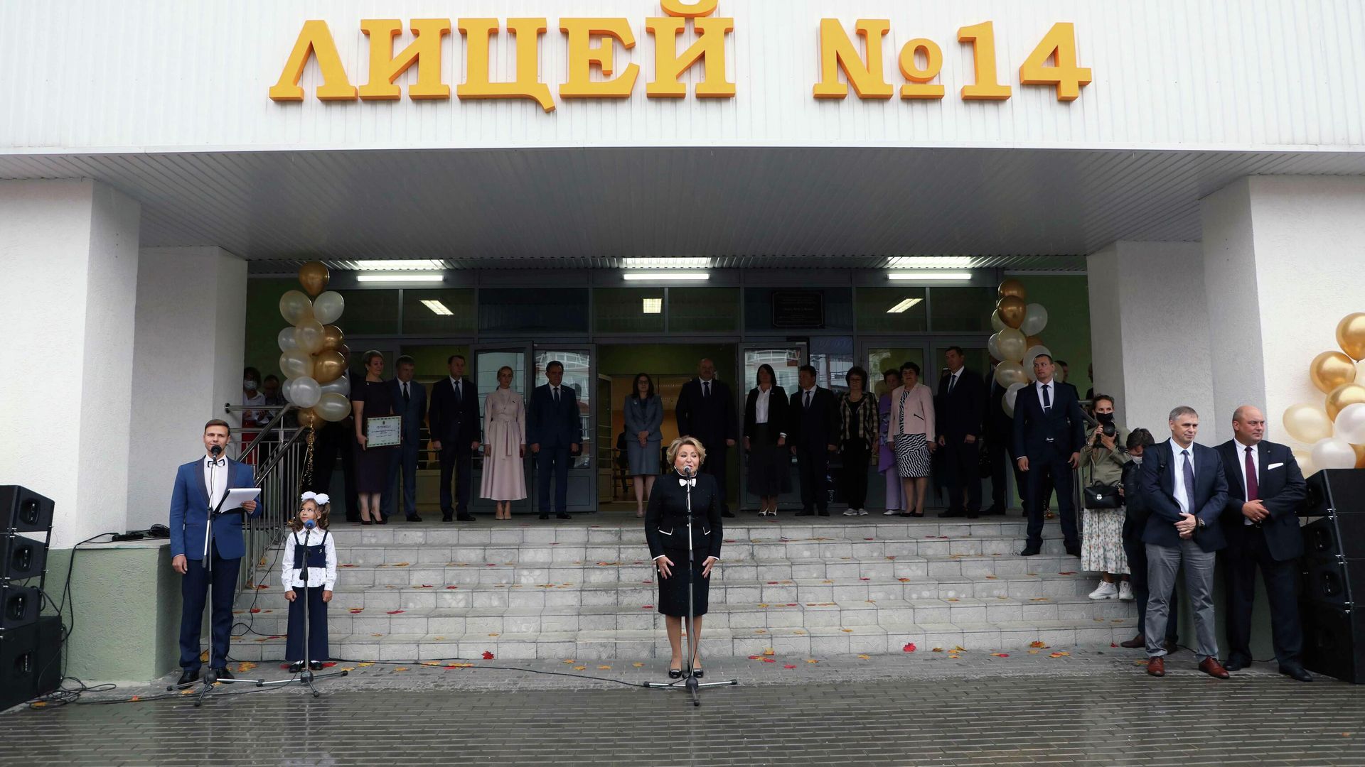 Валентина Матвиенко на торжественной линейке в лицее №14 в Пензе Валентина Матвиенко на торжественной линейке в лицее №14 в Пензе - РИА Новости, 1920, 01.09.2021