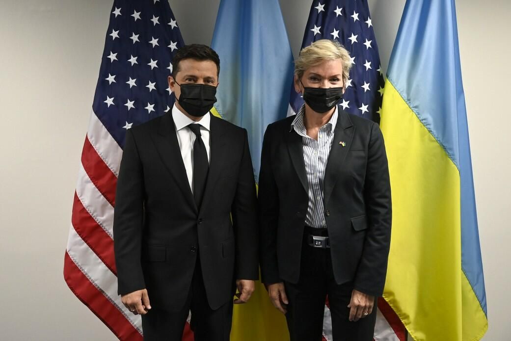 Встреча президента Украины Владимира Зеленского с министром энергетики Соединенных Штатов Дженнифер Гренхольм Встреча президента Украины Владимира Зеленского с министром энергетики Соединенных Штатов Дженнифер Гренхольм - РИА Новости, 1920, 01.09.2021