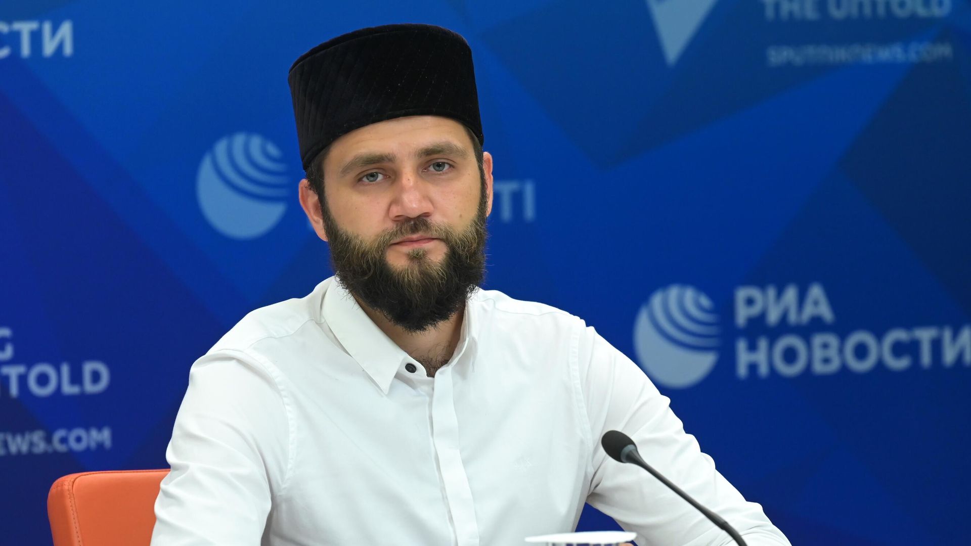 Имам-мухтасиб Мухтасибатского собрания мусульман Московской области Денис Мухутдинов Имам-мухтасиб Мухтасибатского собрания мусульман Московской области Денис Мухутдинов - РИА Новости, 1920, 01.09.2021