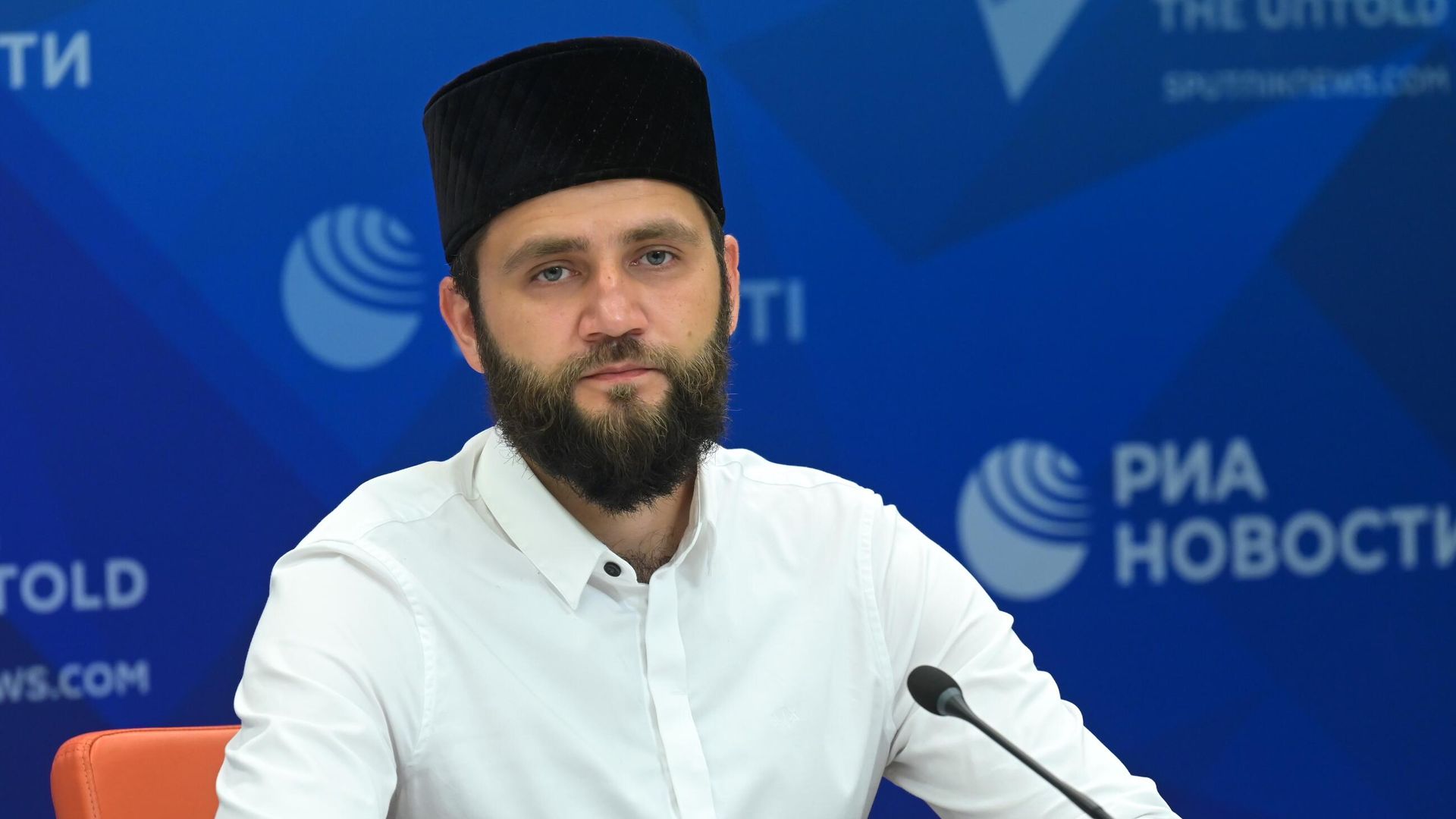Имам-мухтасиб Мухтасибатского собрания мусульман Московской области Денис Мухутдинов Имам-мухтасиб Мухтасибатского собрания мусульман Московской области Денис Мухутдинов - РИА Новости, 1920, 01.09.2021