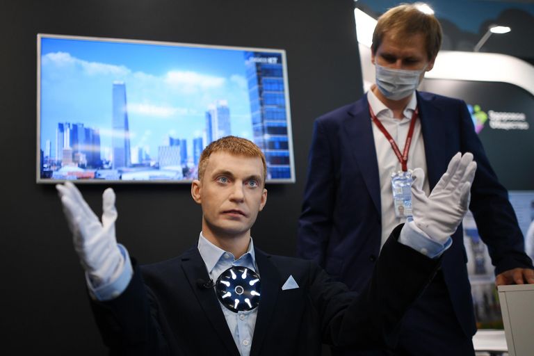 Робот-консультант Промобот v4, представленный на выставочной экспозиции в рамках Восточного экономического форума во Владивостоке Робот-консультант Промобот v4, представленный на выставочной экспозиции в рамках Восточного экономического форума во Владивостоке
