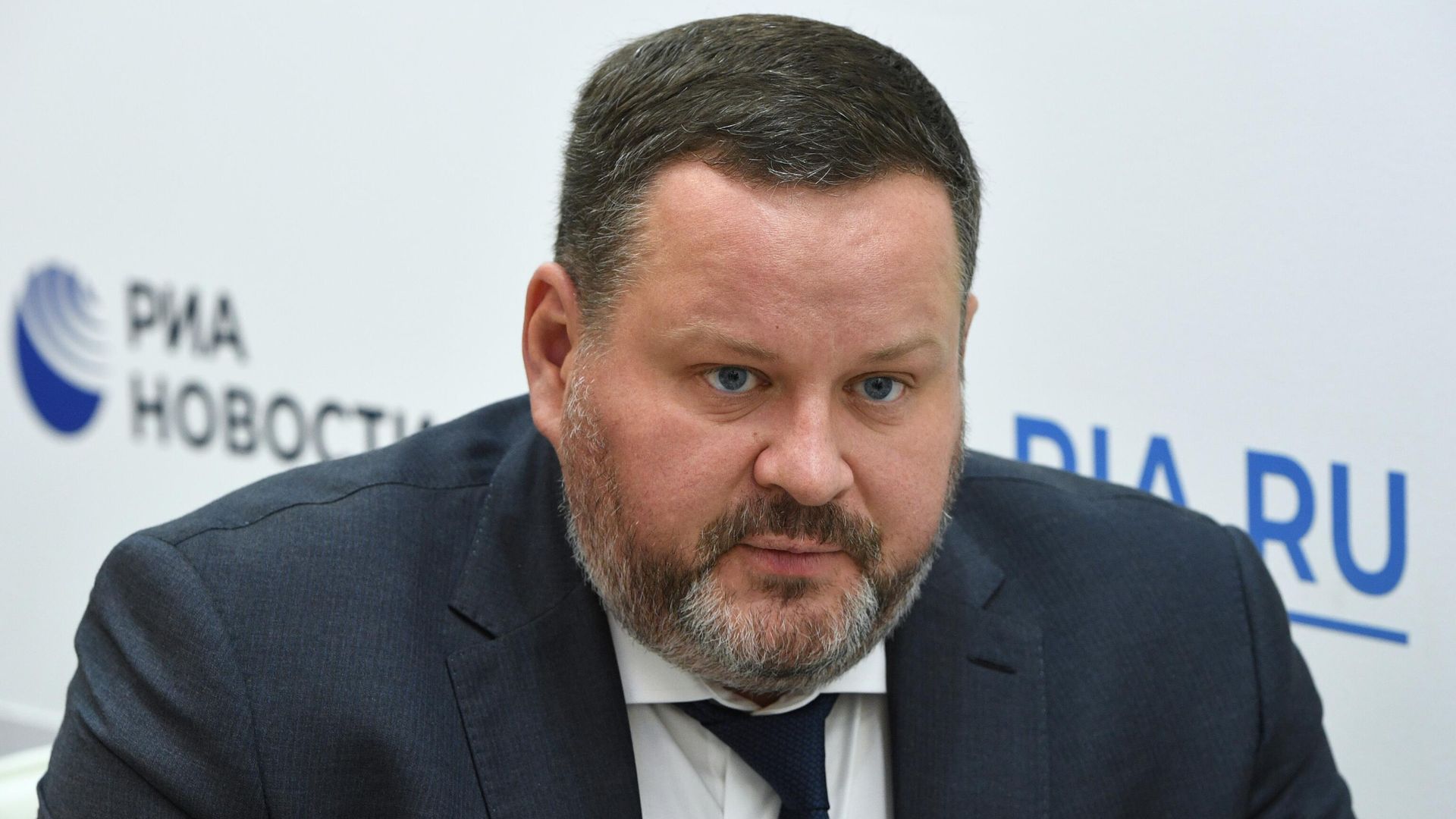 Министр труда и социальной защиты РФ Антон Котяков во время интервью на стенде МИА Россия сегодня на VI Восточном экономическом форуме во Владивостоке - РИА Новости, 1920, 22.09.2021