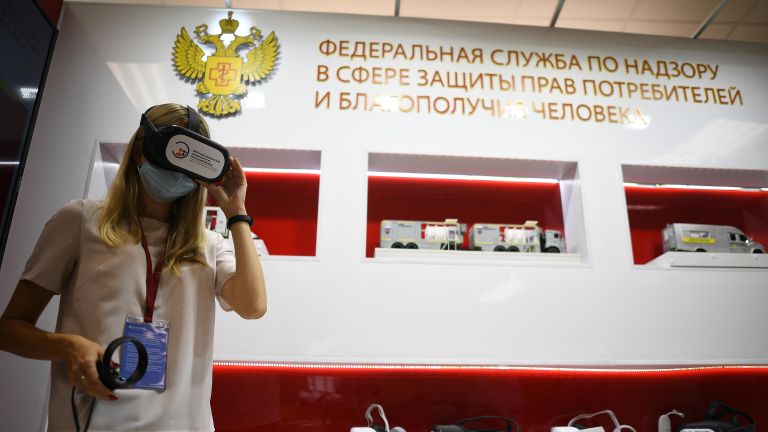 Стенд Федеральной службы по надзору в сфере защиты прав потребителей и благополучия человека по России (Роспотребнадзор) на выставочной экспозиции в рамках Восточного экономического форума во Владивостоке Стенд Федеральной службы по надзору в сфере защиты прав потребителей и благополучия человека по России (Роспотребнадзор) на выставочной экспозиции в рамках Восточного экономического форума во Владивостоке