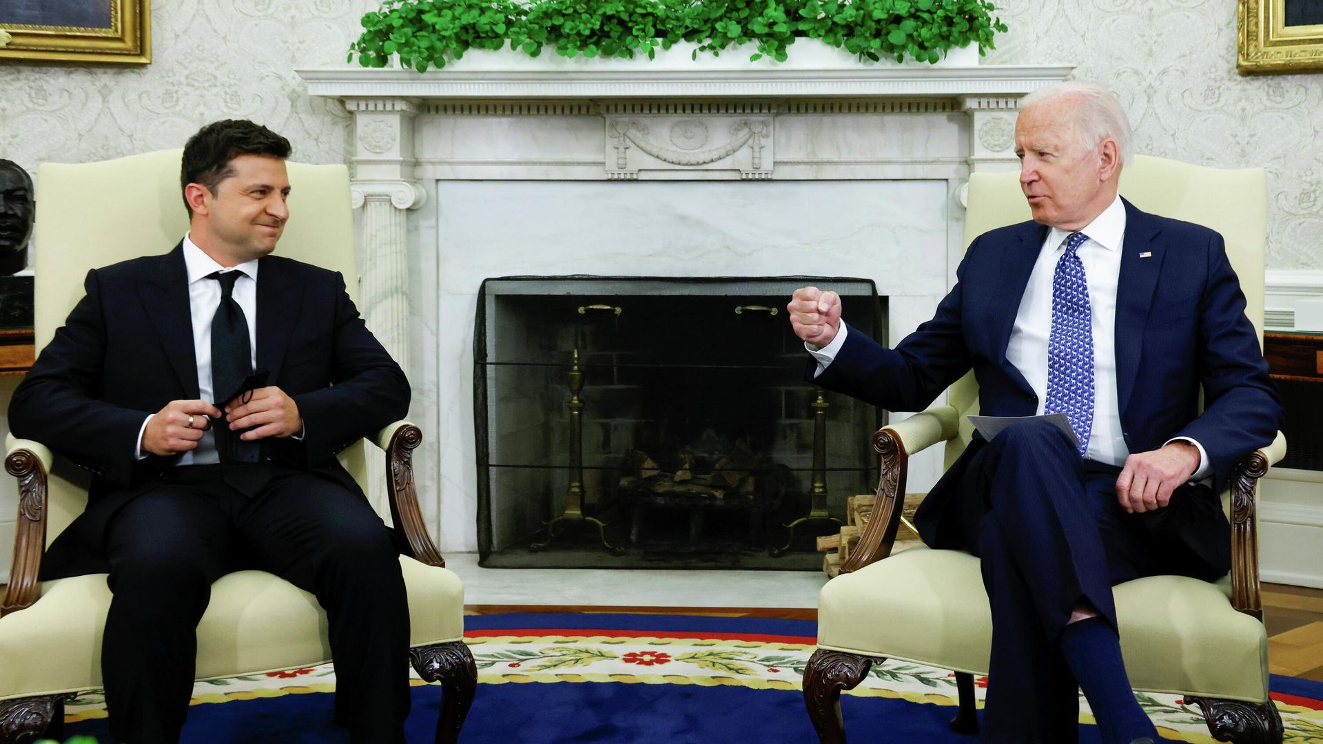Президент Украины Владимир Зеленский и президент США Джо Байден во время встречи в Белом доме Президент Украины Владимир Зеленский и президент США Джо Байден во время встречи в Белом доме - РИА Новости, 1920, 02.09.2021