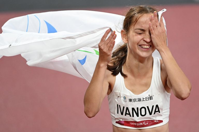 Российская спортсменка, член сборной России (команда ПКР) Елена Иванова после финального забега на 100 метров среди женщин в классе T36 на XVI летних Паралимпийских играх Российская спортсменка, член сборной России (команда ПКР) Елена Иванова после финального забега на 100 метров среди женщин в классе T36 на XVI летних Паралимпийских играх
