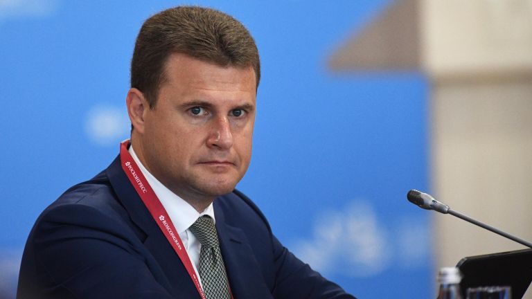 Министр Российской Федерации по развитию Дальнего Востока и Арктики Алексей Чекунков на расширенном заседании общественного совета СМП Большой Северный морской путь: новый глобальный маршрут в рамках Восточного экономического форума во Владивостоке Министр Российской Федерации по развитию Дальнего Востока и Арктики Алексей Чекунков на расширенном заседании общественного совета СМП Большой Северный морской путь: новый глобальный маршрут в рамках Восточного экономического форума во Владивостоке