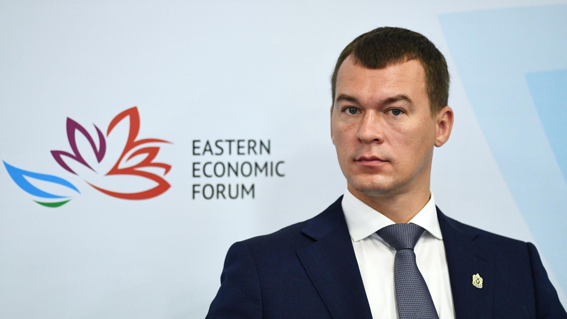 Временно исполняющий обязанности губернатора Хабаровского края Михаил Дегтярев принимает участие в сессии Новые звезды Дальнего Востока: эволюция крупнейших проектов в рамках Восточного экономического форума во Владивостоке - РИА Новости, 1920, 03.09.2021