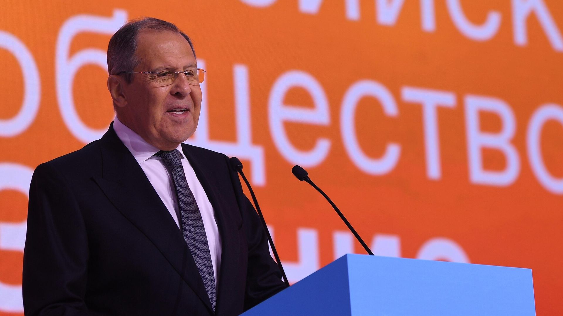 Министр иностранных дел РФ Сергей Лавров во время открытого урока на тему: Разговор на равных. Новые правила дипломатии в рамках II просветительского марафона Новое Знание в Москве Министр иностранных дел РФ Сергей Лавров во время открытого урока на тему: Разговор на равных. Новые правила дипломатии в рамках II просветительского марафона Новое Знание в Москве - РИА Новости, 1920, 03.09.2021