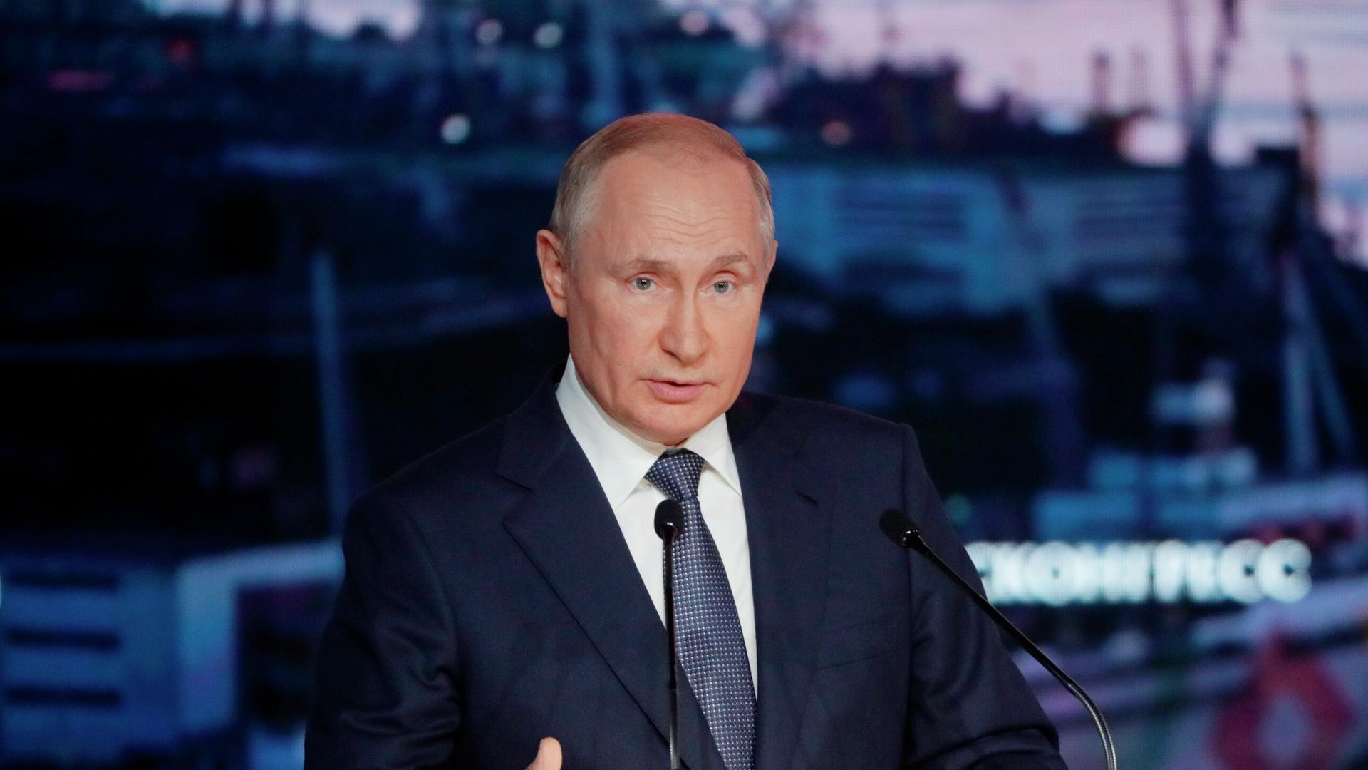 Президент РФ Владимир Путин выступает на пленарном заседании в рамках Восточного экономического форума во Владивостоке Президент РФ Владимир Путин выступает на пленарном заседании в рамках Восточного экономического форума во Владивостоке - РИА Новости, 1920, 10.09.2021