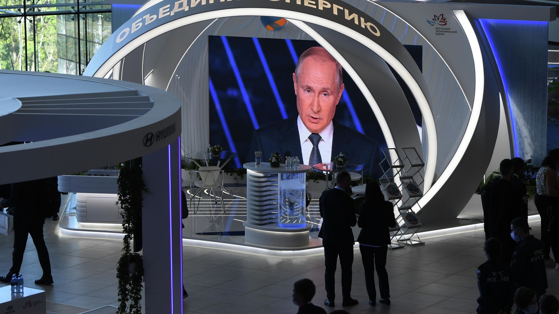 Трансляция выступления президента России Владимира Путина на Восточном экономическом форуме во Владивостоке Трансляция выступления президента России Владимира Путина на Восточном экономическом форуме во Владивостоке - РИА Новости, 1920, 08.09.2022