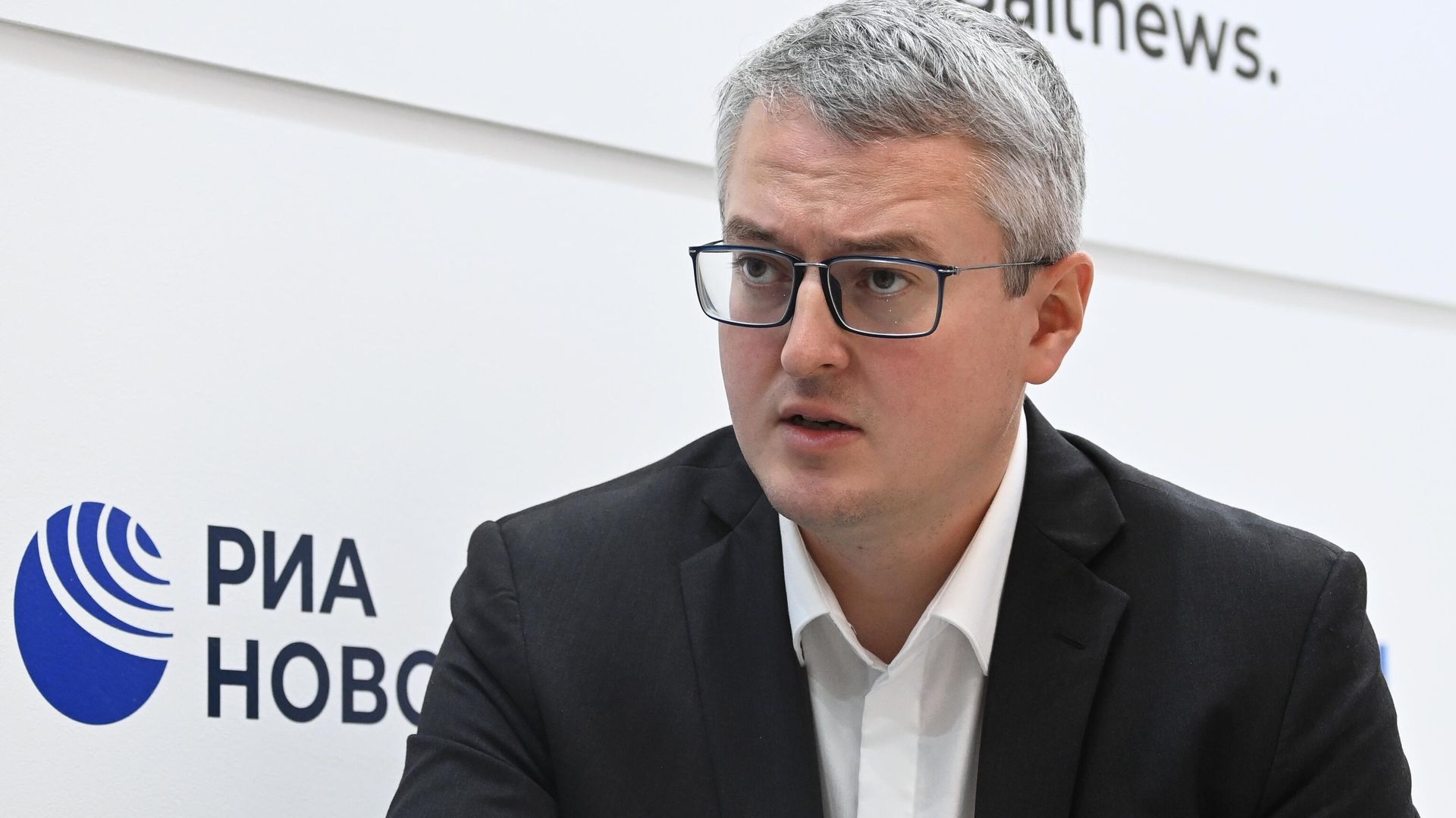 Губернатор Камчатского края Владимир Солодов во время интервью на стенде Международного информационного агентства (МИА) Россия сегодня на VI Восточном экономическом форуме во Владивостоке Губернатор Камчатского края Владимир Солодов во время интервью на стенде Международного информационного агентства (МИА) Россия сегодня на VI Восточном экономическом форуме во Владивостоке - РИА Новости, 1920, 04.09.2021