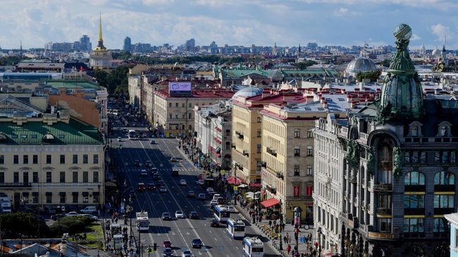 Вид со смотровой площадки Думской башни в Санкт-Петербурге