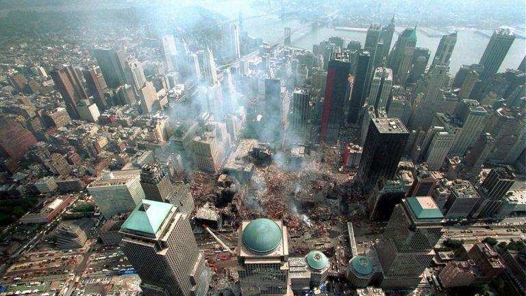 На месте теракта 11 сентября 2001 в Нью-Йорке На месте теракта 11 сентября 2001 в Нью-Йорке