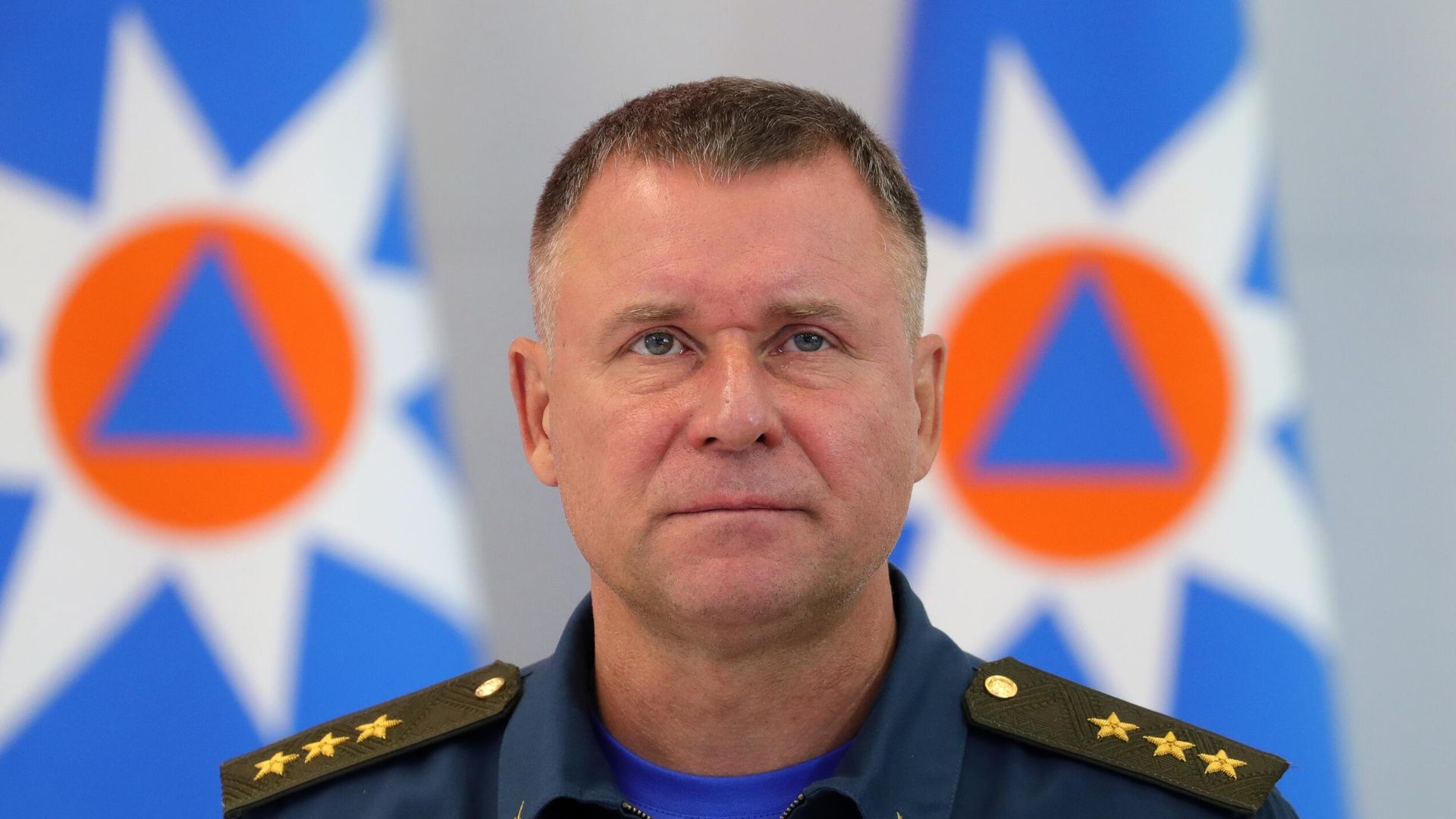 Министр МЧС РФ Евгений Зиничев в кризисном центре Министерства по делам гражданской обороны, чрезвычайным ситуациям и ликвидации последствий стихийных бедствий перед совещанием по вопросам ликвидации последствий паводков на Дальнем Востоке Министр МЧС РФ Евгений Зиничев в кризисном центре Министерства по делам гражданской обороны, чрезвычайным ситуациям и ликвидации последствий стихийных бедствий перед совещанием по вопросам ликвидации последствий паводков на Дальнем Востоке - РИА Новости, 1920, 08.09.2021
