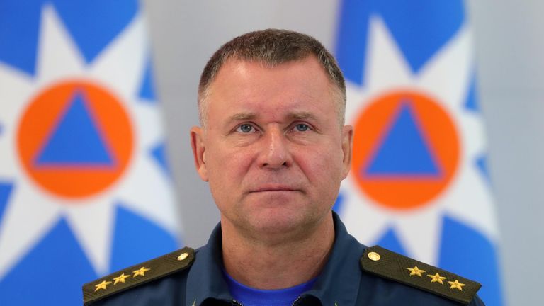 Министр МЧС РФ Евгений Зиничев в кризисном центре Министерства по делам гражданской обороны, чрезвычайным ситуациям и ликвидации последствий стихийных бедствий перед совещанием по вопросам ликвидации последствий паводков на Дальнем Востоке