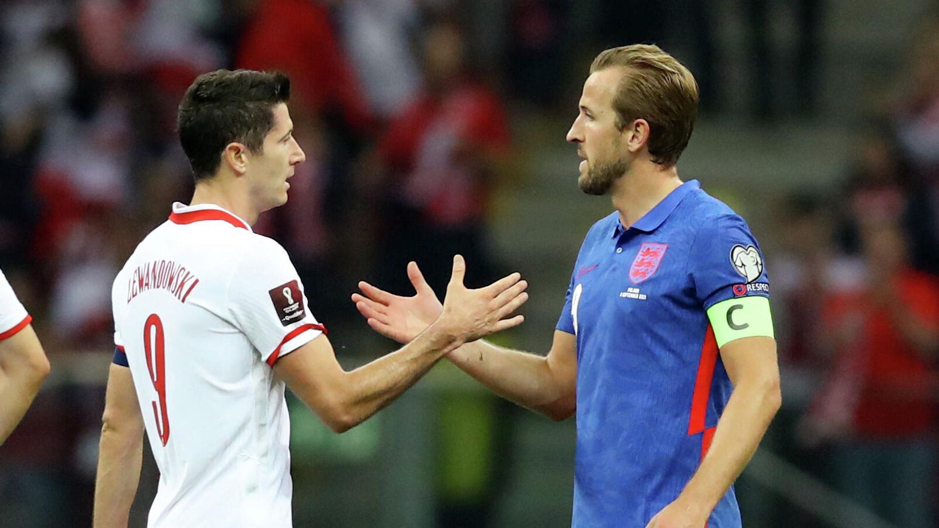 Soccer Football - World Cup - UEFA Qualifiers - Group I - Poland v England - PGE Narodowy, Warsaw, Poland - September 8, 2021 Poland's Robert Lewandowski shakes hands with England's Harry Kane after the match REUTERS/Kacper Pempel Soccer Football - World Cup - UEFA Qualifiers - Group I - Poland v England - PGE Narodowy, Warsaw, Poland - September 8, 2021 Poland's Robert Lewandowski shakes hands with England's Harry Kane after the match REUTERS/Kacper Pempel - РИА Новости, 1920, 08.09.2021