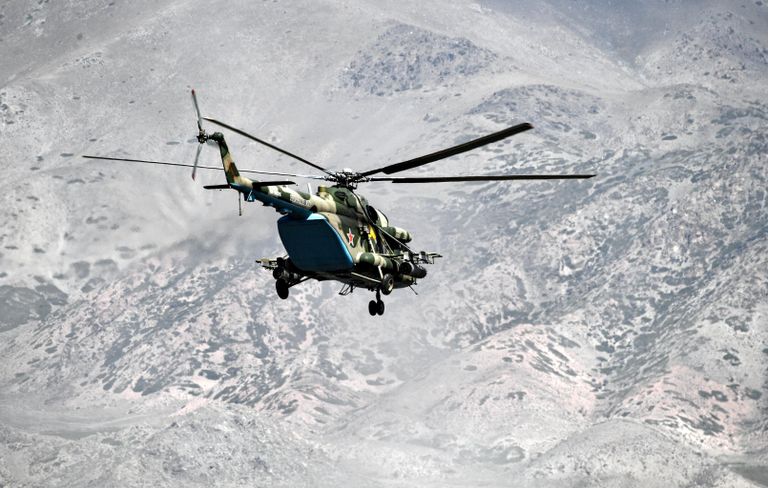 Вертолет Ми-8 на совместных учениях ОДКБ Рубеж-2021 на полигоне Эдельвейс в Иссык-Кульской области Киргизии