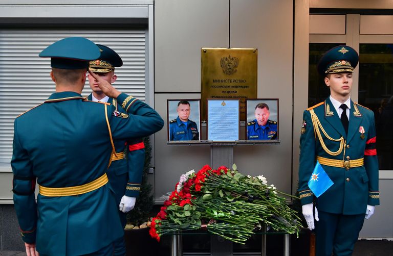 На церемонии прощания с трагически погибшим во время учений в Норильске главой МЧС Евгением Зиничевым На церемонии прощания с трагически погибшим во время учений в Норильске главой МЧС Евгением Зиничевым