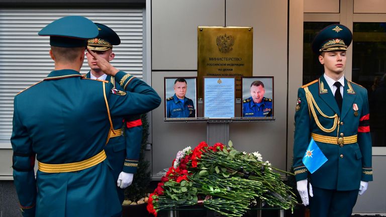 На церемонии прощания с трагически погибшим во время учений в Норильске главой МЧС Евгением Зиничевым На церемонии прощания с трагически погибшим во время учений в Норильске главой МЧС Евгением Зиничевым