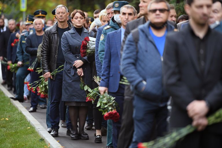 На церемонии прощания с трагически погибшим во время учений в Норильске главой МЧС Евгением Зиничевым На церемонии прощания с трагически погибшим во время учений в Норильске главой МЧС Евгением Зиничевым