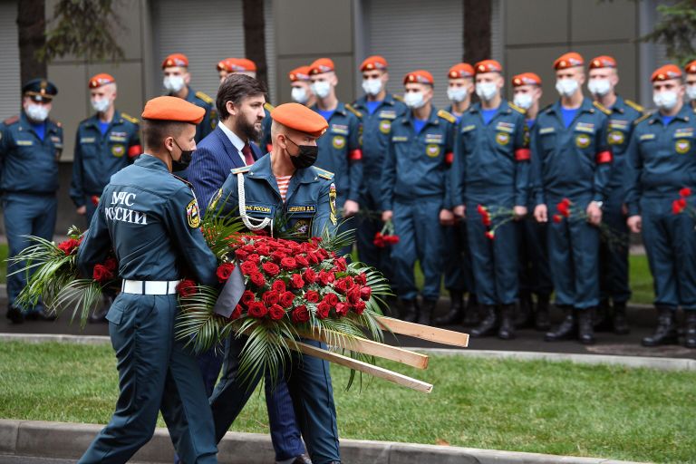 На церемонии прощания с трагически погибшим во время учений в Норильске главой МЧС Евгением Зиничевым На церемонии прощания с трагически погибшим во время учений в Норильске главой МЧС Евгением Зиничевым