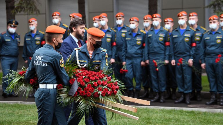 На церемонии прощания с трагически погибшим во время учений в Норильске главой МЧС Евгением Зиничевым На церемонии прощания с трагически погибшим во время учений в Норильске главой МЧС Евгением Зиничевым