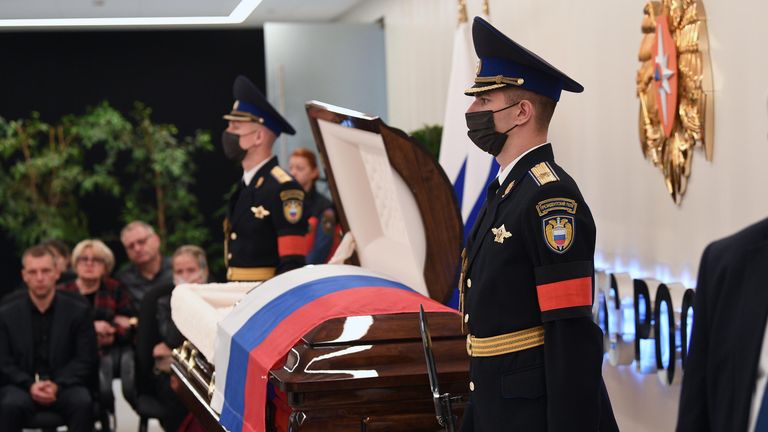 На церемонии прощания с трагически погибшим во время учений в Норильске главой МЧС Евгением Зиничевым На церемонии прощания с трагически погибшим во время учений в Норильске главой МЧС Евгением Зиничевым