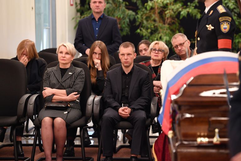 На церемонии прощания с трагически погибшим во время учений в Норильске главой МЧС Евгением Зиничевым На церемонии прощания с трагически погибшим во время учений в Норильске главой МЧС Евгением Зиничевым