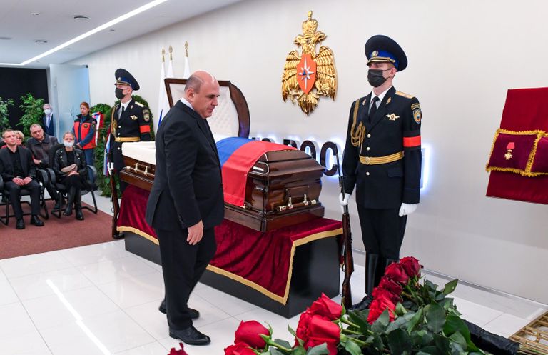 Председатель правительства РФ Михаил Мишустин на церемонии прощания с главой МЧС Евгением Зиничевым Председатель правительства РФ Михаил Мишустин на церемонии прощания с главой МЧС Евгением Зиничевым