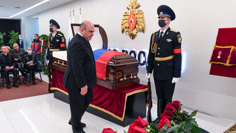 Председатель правительства РФ Михаил Мишустин на церемонии прощания с главой МЧС Евгением Зиничевым Председатель правительства РФ Михаил Мишустин на церемонии прощания с главой МЧС Евгением Зиничевым