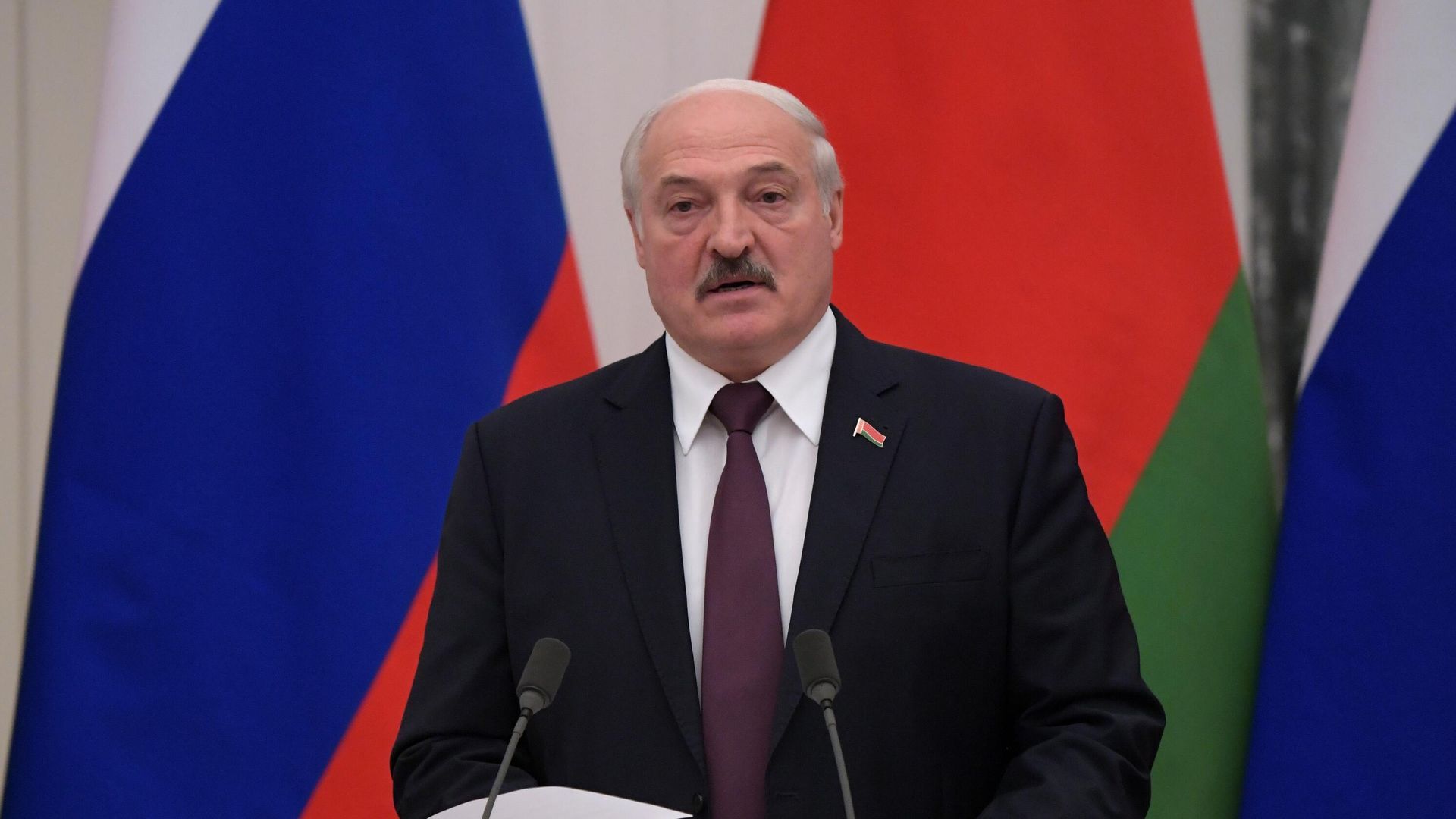 Президент Белоруссии Александр Лукашенко во время совместной с президентом РФ Владимиром Путиным пресс-конференции по итогам встречи Президент Белоруссии Александр Лукашенко во время совместной с президентом РФ Владимиром Путиным пресс-конференции по итогам встречи - РИА Новости, 1920, 16.09.2021