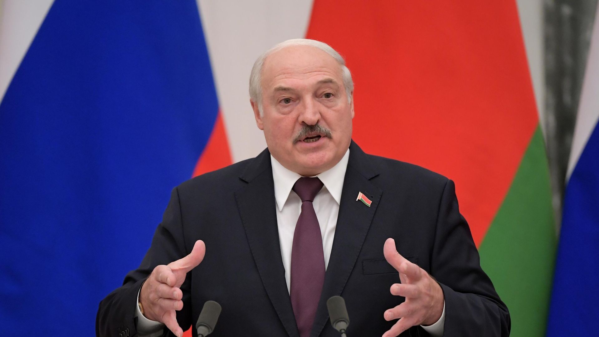 Президент Белоруссии Александр Лукашенко во время совместной с президентом РФ Владимиром Путиным пресс-конференции по итогам встречи Президент Белоруссии Александр Лукашенко во время совместной с президентом РФ Владимиром Путиным пресс-конференции по итогам встречи - РИА Новости, 1920, 14.09.2021