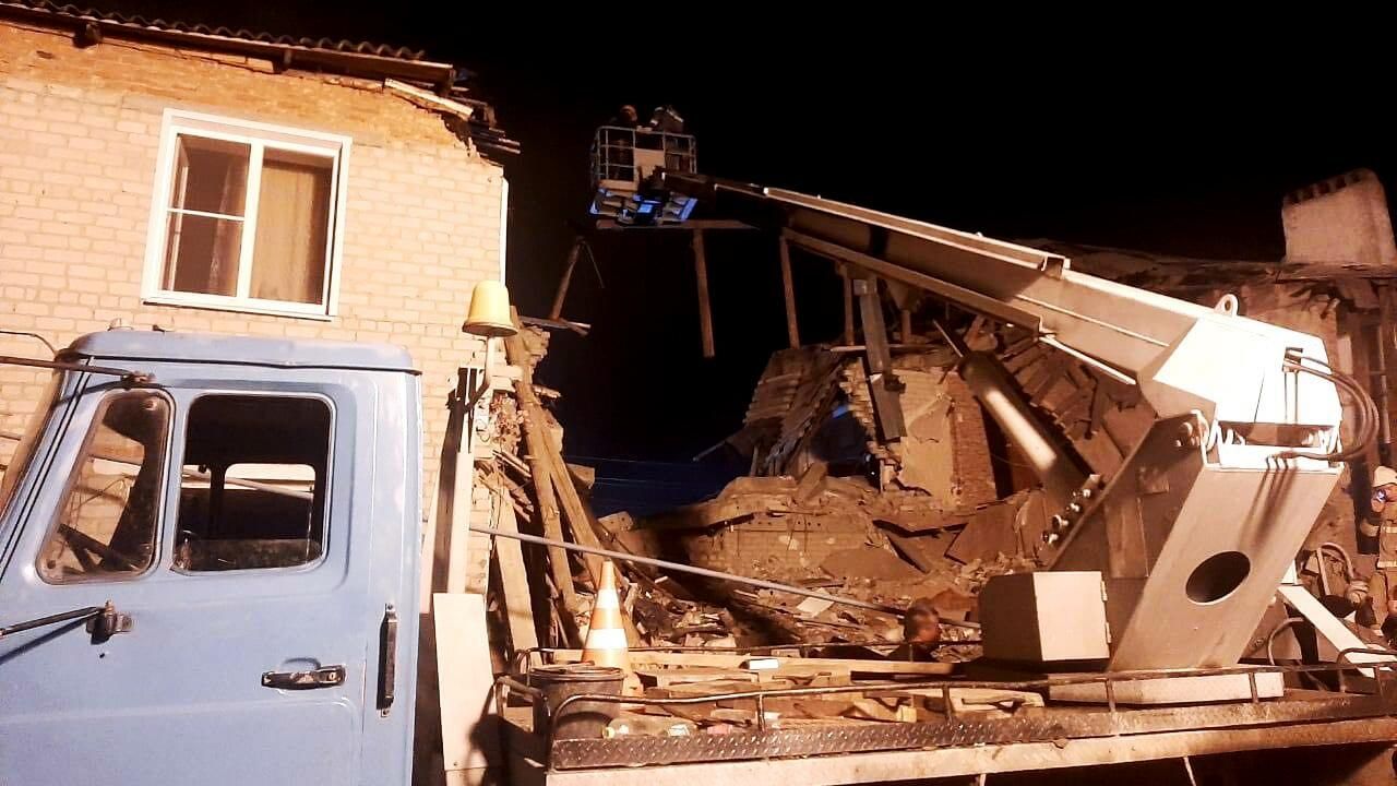 Сотрудники МЧС РФ на месте взрыва бытового газа в жилом доме в поселке Солидарность Елецкого района Липецкой области - РИА Новости, 1920, 11.09.2021