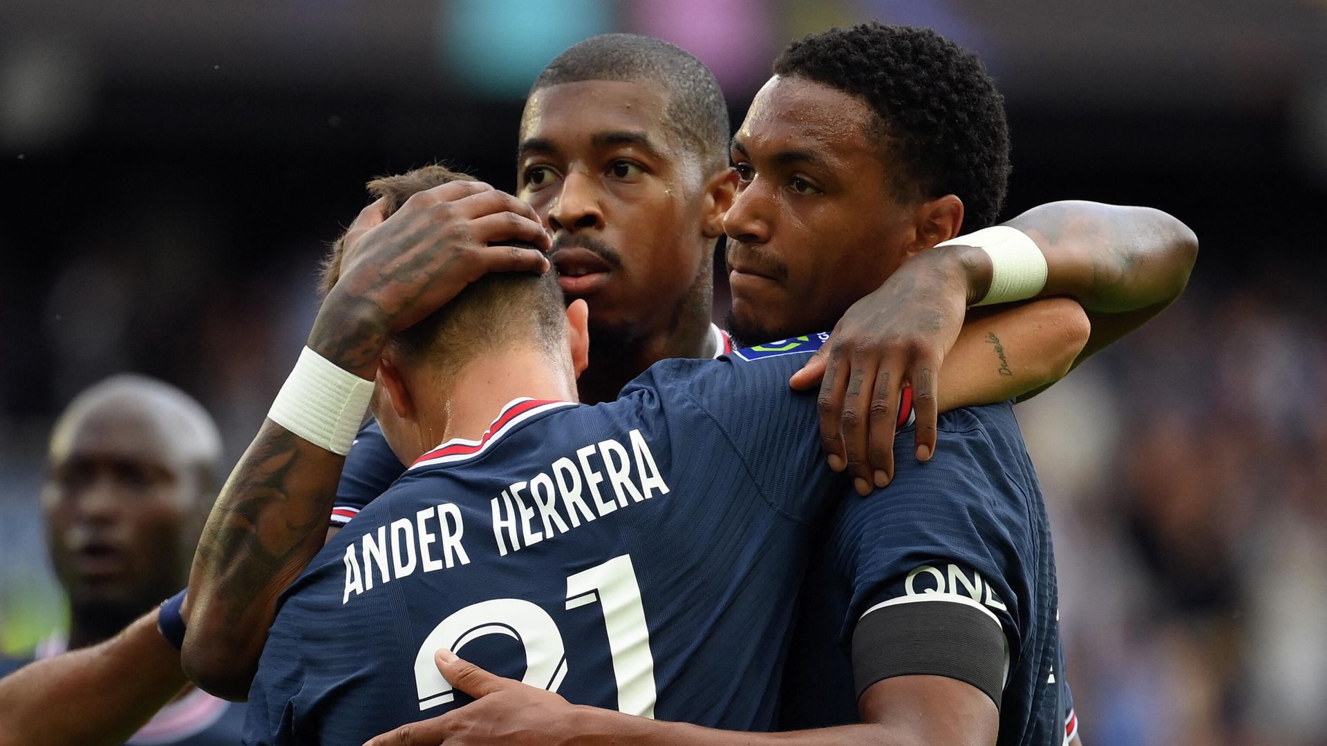 Paris Saint-Germain's Spanish midfielder Ander Herrera (C) is congratulated by teammates after scoring a goal during the French L1 football match between Paris-Saint Germain (PSG) and Clermont Foot 63 at The Parc des Princes Stadium in Paris on September 11, 2021. (Photo by FRANCK FIFE / AFP) Paris Saint-Germain's Spanish midfielder Ander Herrera (C) is congratulated by teammates after scoring a goal during the French L1 football match between Paris-Saint Germain (PSG) and Clermont Foot 63 at The Parc des Princes Stadium in Paris on September 11, 2021. (Photo by FRANCK FIFE / AFP) - РИА Новости, 1920, 11.09.2021