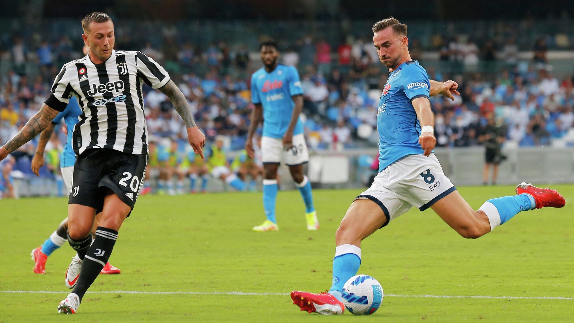 Napoli's Spanish midfielder Fabian Ruiz (R) shoots past Juventus' Italian forward Federico Bernardeschi (L) during the Serie A football match beetween Napoli and Juventus at The Maradona Stadium in Naples on September 11, 2021. (Photo by Carlo Hermann / AFP) Napoli's Spanish midfielder Fabian Ruiz (R) shoots past Juventus' Italian forward Federico Bernardeschi (L) during the Serie A football match beetween Napoli and Juventus at The Maradona Stadium in Naples on September 11, 2021. (Photo by Carlo Hermann / AFP) - РИА Новости, 1920, 11.09.2021