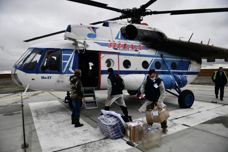 Члены избирательной комиссии на выездном досрочном голосовании в Надымском районе Ямало-Ненецкого автономного округа Члены избирательной комиссии на выездном досрочном голосовании в Надымском районе Ямало-Ненецкого автономного округа