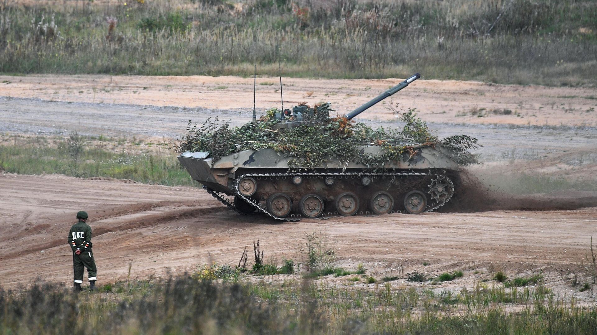 Боевая машина десанта БМД-4 на учениях Запад -2021 вооруженных сил России и Белоруссии в Псковской области - РИА Новости, 1920, 15.02.2022